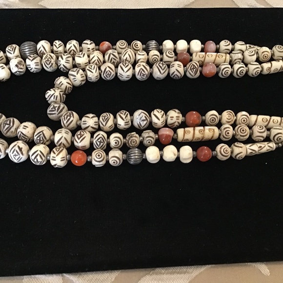 Absolutely beautiful three strand necklace. Boho/African/Aztec, beads are etched - Picture 6 of 6